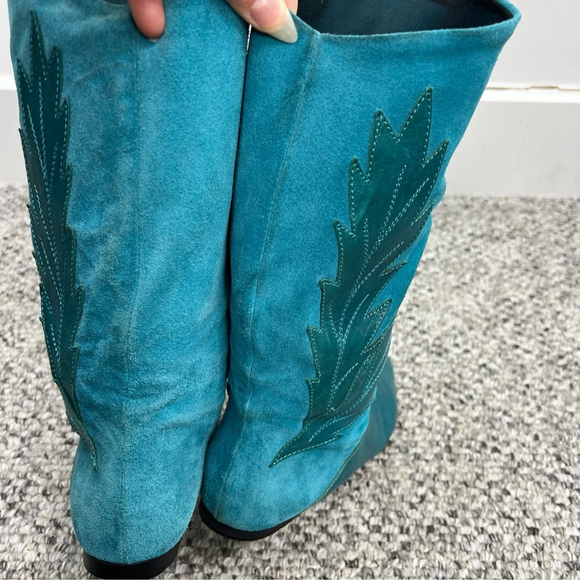 Vintage 70s 80s turquoise Italian suede leather applique mid calf flat boots 8 - Picture 7 of 15